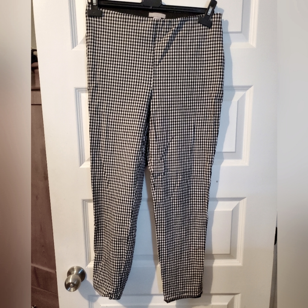 🌸 H&M 🌸 Stretchy black and white pants
